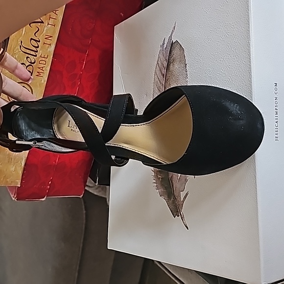 Size 8 new black heels - Picture 2 of 3